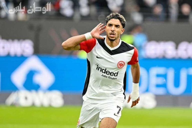 مدرب فرانكفورت يحسم الجدل بشأن انتقال عمر مرموش إلى مانشستر سيتي