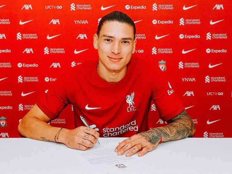 ليفربول يواصل تصدره بفوز قاتل على برينتفورد في الدوري الإنجليزي