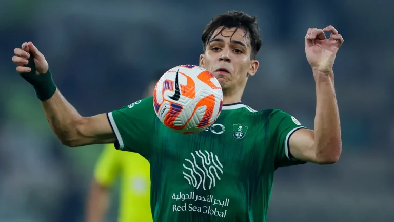 حصاد الجولة 14 من دوري روشن: الهلال يستعيد الصدارة والنصر يواصل التقدم