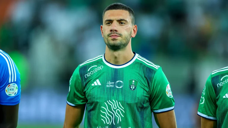 الأهلي يتعرض لخسارة مفاجئة أمام الخلود مع طرد ديميرال