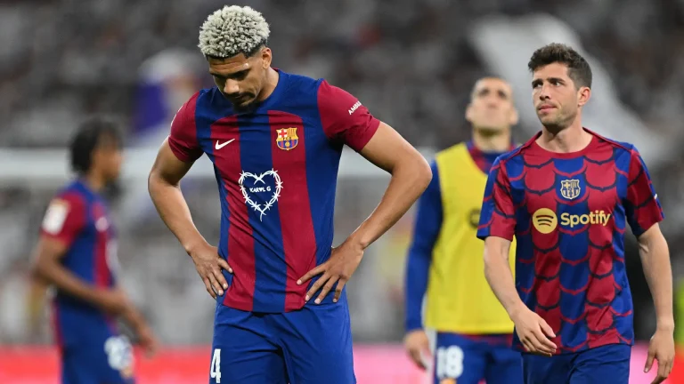رونالد أراوخو يقرر الرحيل عن برشلونة في الميركاتو الشتوي