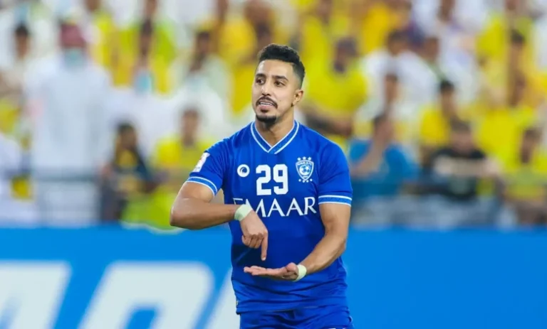 الهلال يهدد مرمى الفتح مبكرًا بتسديدة قوية من سالم الدوسري
