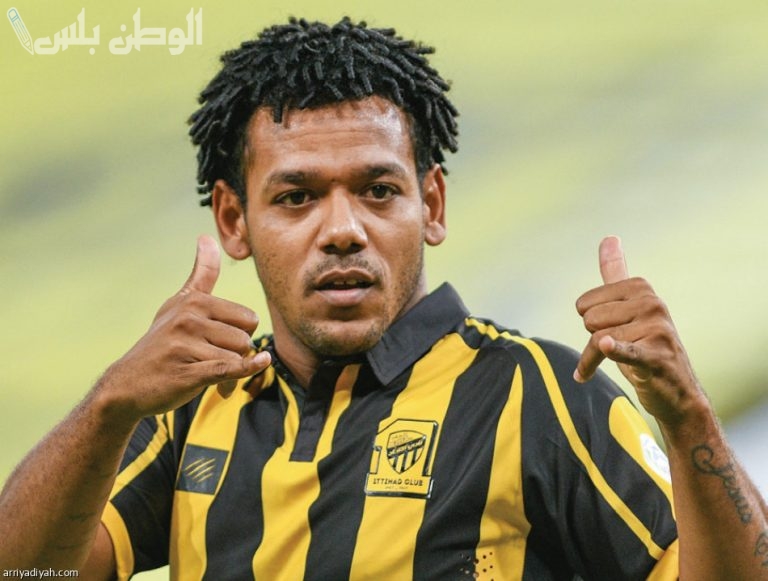 نيوم يعلن رحيل البرازيلي رومارينيو بعد نصف موسم