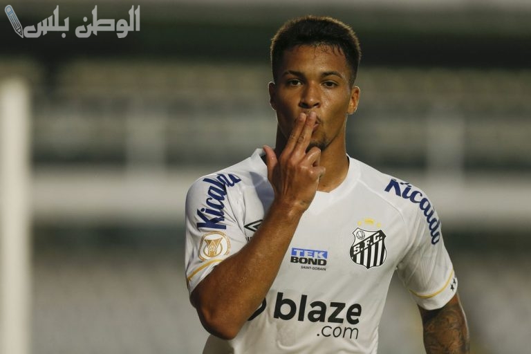 خطأ قاتل يكلف الهلال التعادل أمام ضمك.. وليوناردو يواصل التألق