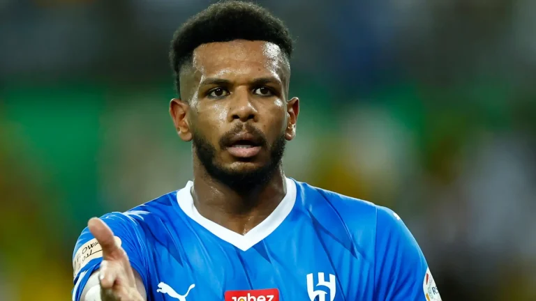 ملف تجديد البليهي يشعل الجدل بين جماهير الهلال وسط اهتمام النصر والأهلي