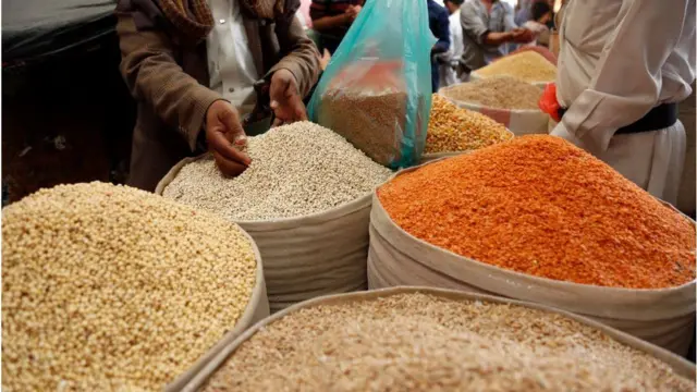 ارتفاع أسعار المواد الغذائية والوقود في السودان بسبب تدهور الاقتصاد واستمرار المعارك