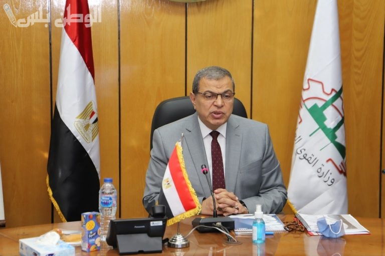 إن كنت من تلك الفئات… وزارة العمل المصرية تعلن طرح منحة مالية بقيمة ألف جنيه قبل رمضان