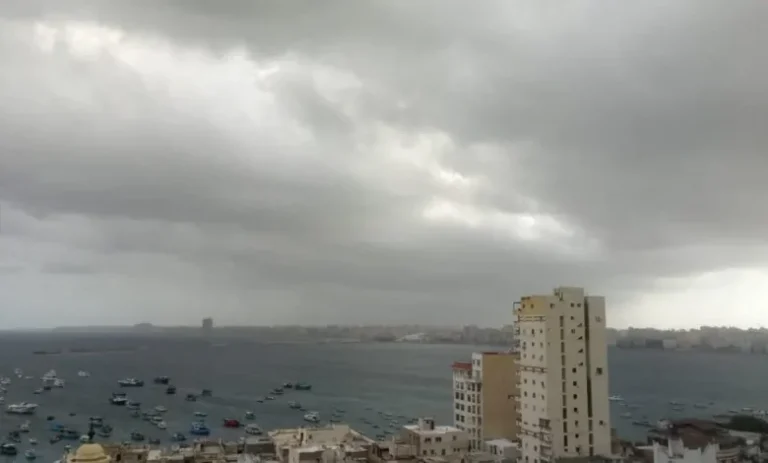 أمطار ورياح | الطقس اليوم في مصر.. انخفاض درجات الحرارة وتحذيرات من أمطار متفرقة!