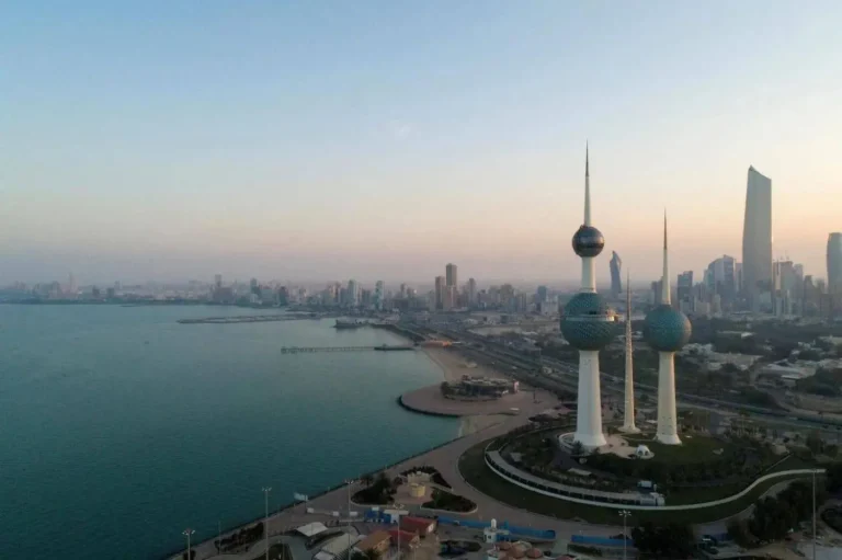 الكويت تستعد للعودة إلى أسواق الدين العالمية لتغطية العجز المالي