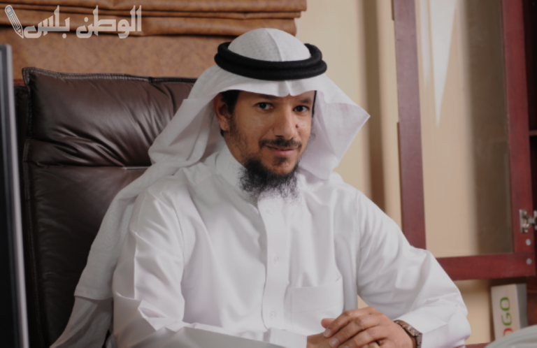 المعلم السعودي منصور المنصور يحصد جائزة أفضل معلم عالميًا 2025.. من هو وما سر نجاحه؟