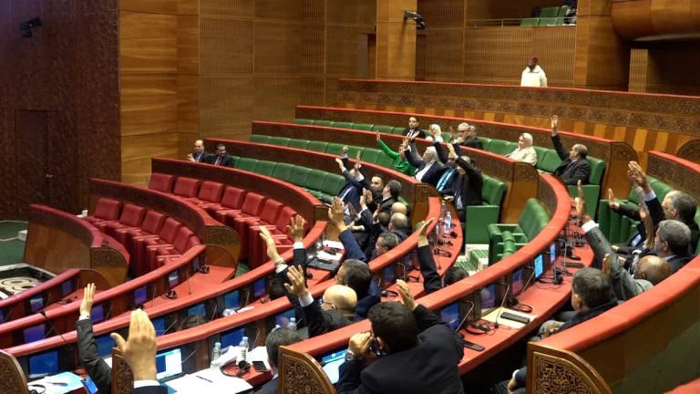 المغرب يصادق على مشروع قانون يحدد شروط وكيفيات ممارسة حق الإضراب