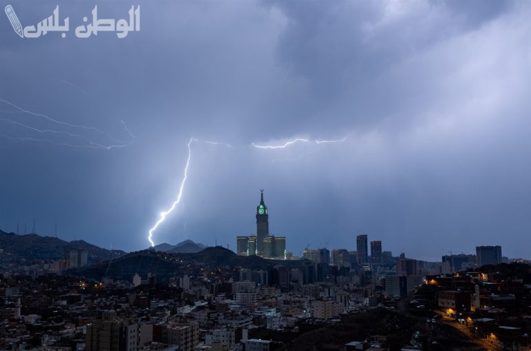 تحذيرات شديدة الارصاد الجوية تصدر انذار احمر بسبب امطار ورياح عاتية واحتمالية تعليق الدراسة