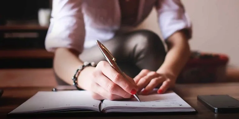 ختام مسك خاتمة إذاعة مدرسية مميزة عن التحفيز والاجتهاد للوصول إلى القمة