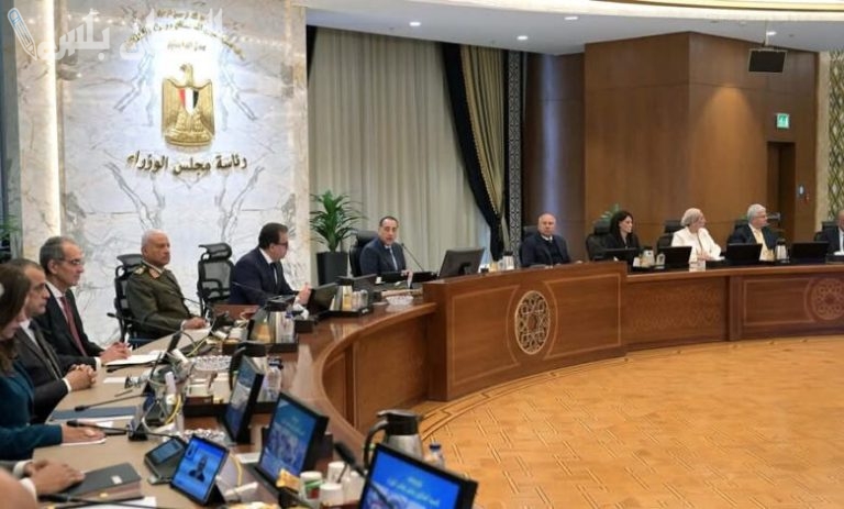 رئيس الوزراء يعلن حزمة قرارات جديدة لدعم الاقتصاد وتحسين مستوى المعيشة للمواطنين، مع زيادة مرتقبة في المرتبات
