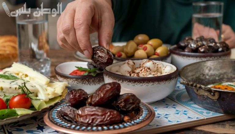 ماذا يفطر الصائمون حول