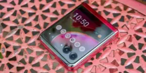 هاتف موتورلا Razr 50