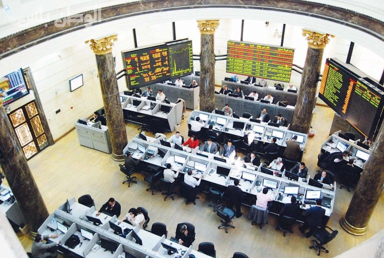 يتراجع بنسبة غير متوقعة | سلسلة من الخسائر العنيفة تضرب البورصة المصرية ببداية 2025