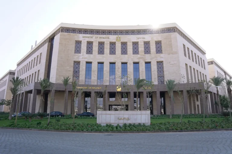 راتب الموظفين المدنيين متى ينزل؟ جدول وزارة المالية الرسمي لمواعيد الصرف