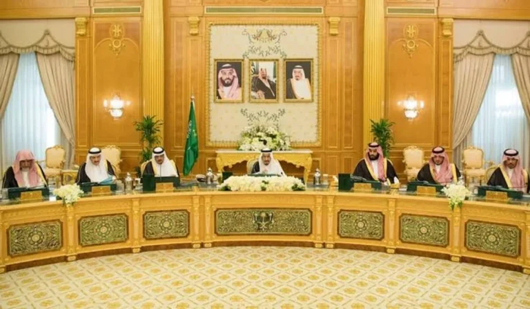 قرارات جديدة من ولي العهد السعودي في جلسة الوزراء تشمل نقل تراخيص المهن وتحديثات سوق العمل