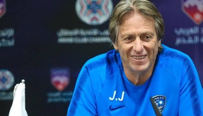 خورخي خيسوس يثير الجدل بتصرف غريب قبل قمة الهلال ضد الأهلي