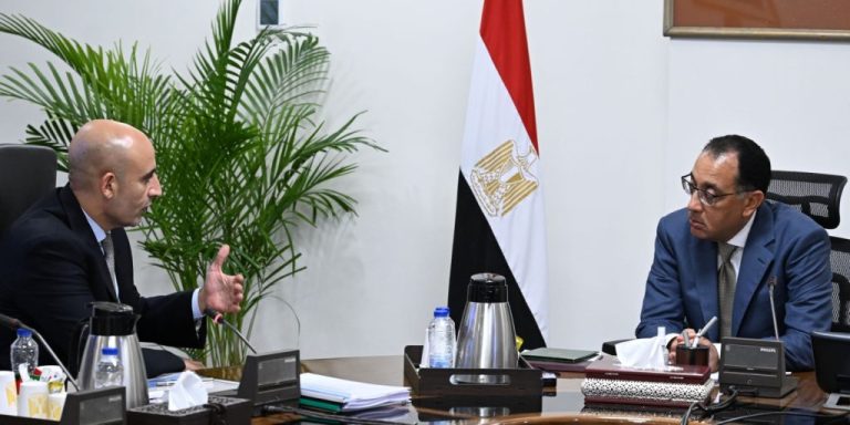 مدبولي بيتابع مع وزير التعليم تطوير المدارس وربطها بسوق العمل