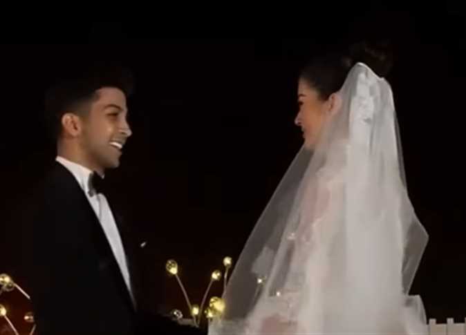 فستانك الأبيض هدية هشام