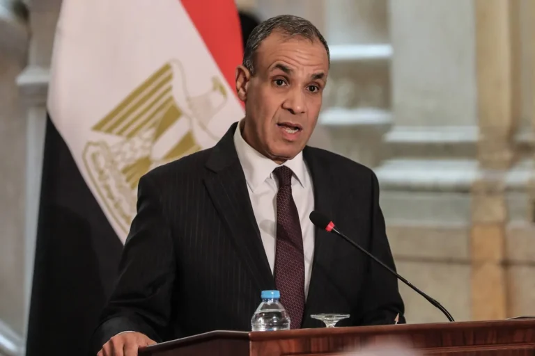 وزير الخارجية يعقد لقاء مع 100 طالب وطالبة من الجامعات المصرية