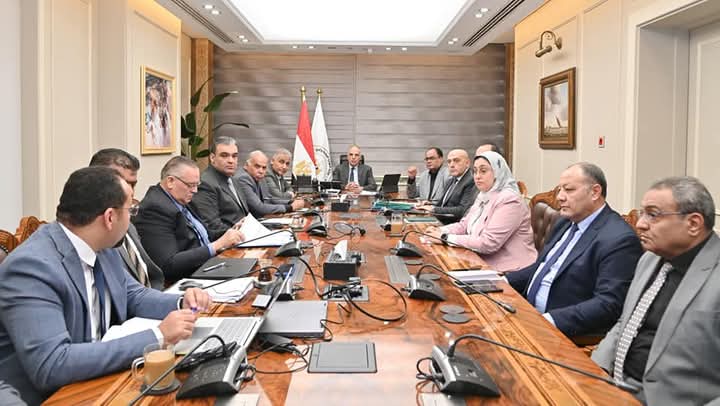 وزير الري يتابع حالة