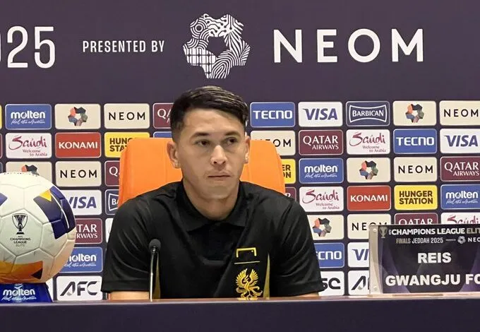 ريس لاعب فريق غوانغجو الكوري الجنوبي