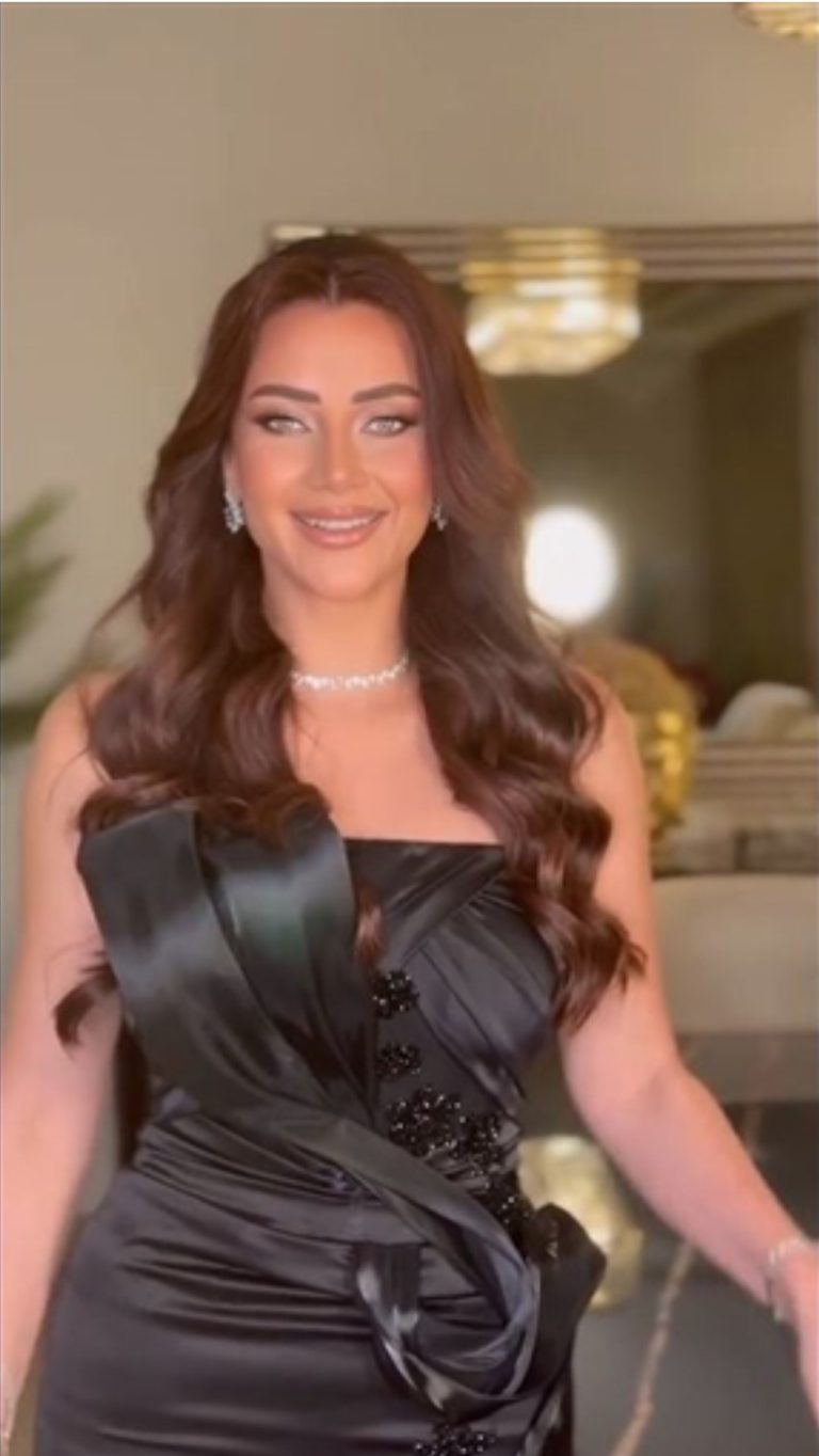رضوى الشربيني تتألق في حفل زفاف ليلى أحمد زاهر بفستان أسود فاخر