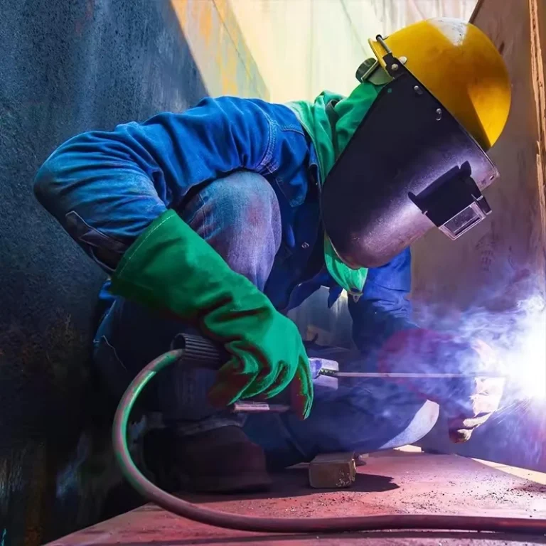 فرص سفر جديده لفنيين اللحام بقبرص برواتب عاليه ومزايا كتير