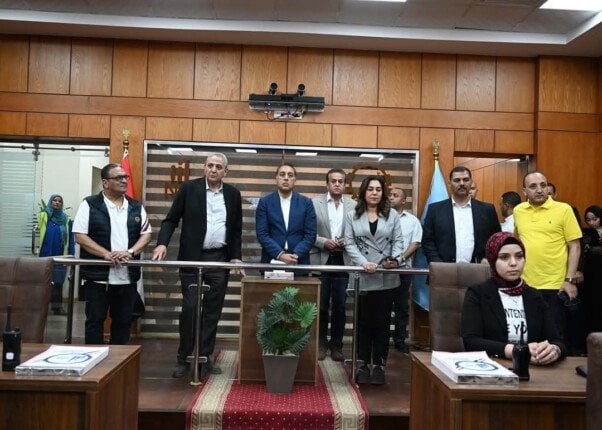 تفقد رئيس الوزراء مركز سيطرة الشبكة الوطنية للطوارئ والسلامة العامة بالغربية