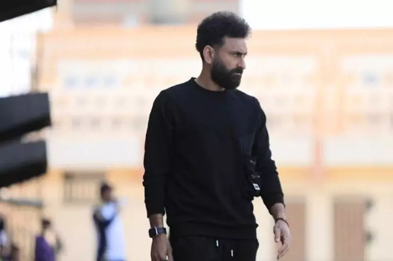 أحمد سمير يرحل عن