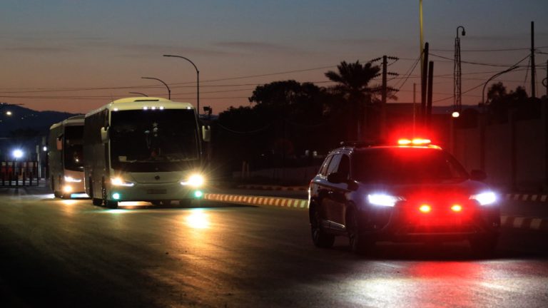 أربعة أطفال مصابين بالسرطان يصلون إلى الأردن لتلقي العلاج