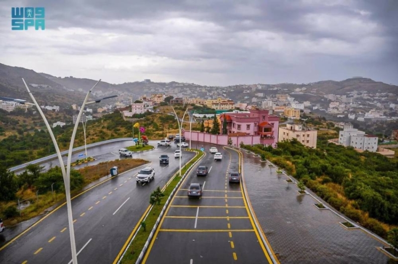 أمطار متوسطة ورياح شديدة
