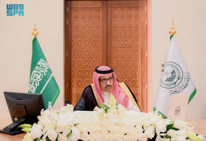 أمير الباحة يقود اجتماع