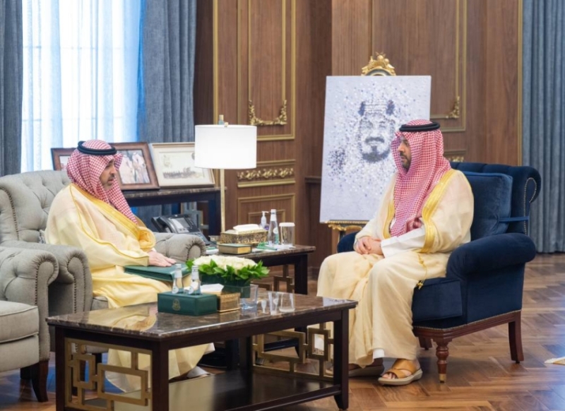 أمير الحدود الشمالية يستعرض