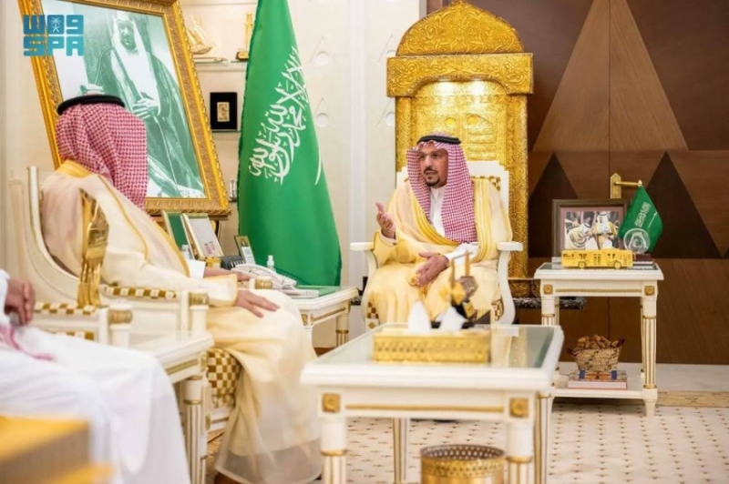 أمير القصيم يشيد بجهود