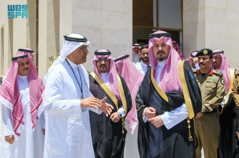 أمير المدينة المنورة يزور مركز الترحيب بالحجاج على طريق الهجرة