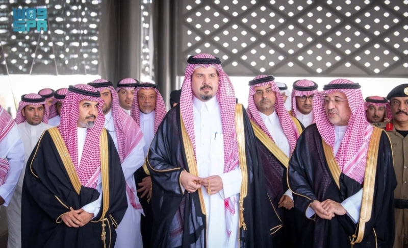 أمير المدينة يزور محطة