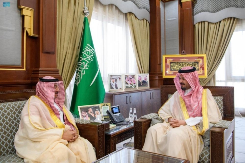 أمير المدينة يستعرض إنجازات