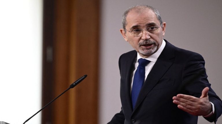 أيمن الصفدي يؤكد ضرورة إنهاء العدوان على غزة وطلب تبادل الأسرى عاجلاً