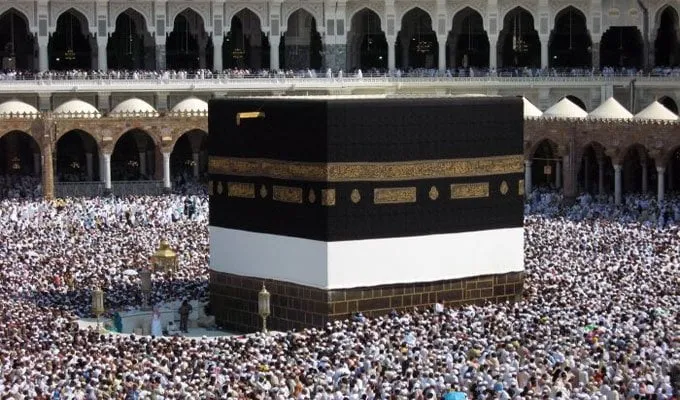 إصابة 6 حجاج ونقلهم بعجالة إلى المستشفيات و«الحج السياحي»: وصول 30 ألف حاج لمكة والمدينة