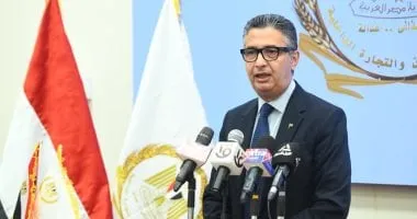وزير التموين يعلن إنشاء شوادر لطرح خراف وأبقار حية للأضاحي.. اعرف الأسعار