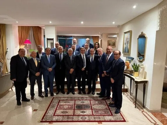 اجتماع هام بين وزير الخارجية وكبار رجال الأعمال المغربين ورؤساء البنوك