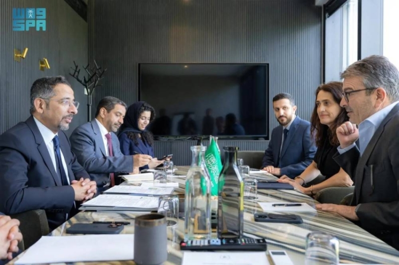 اجتماع هام بين وزير