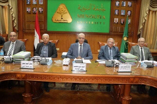 اجتماع هام لرئيس جامعة