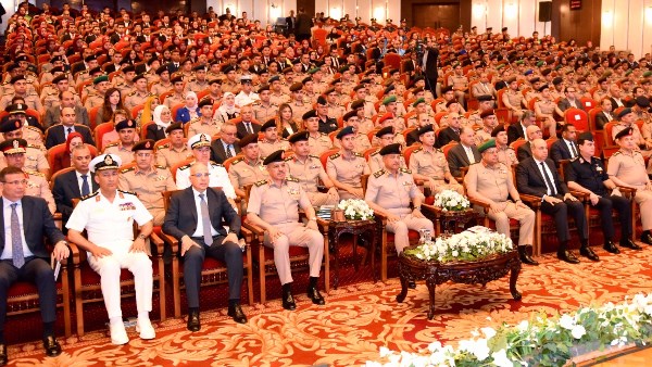 اجتماع هام لوزير الدفاع