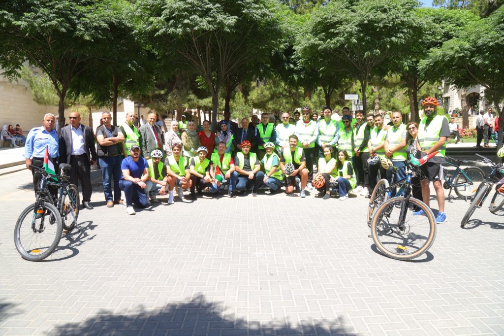 جامعة البترا تنظم مسيرة