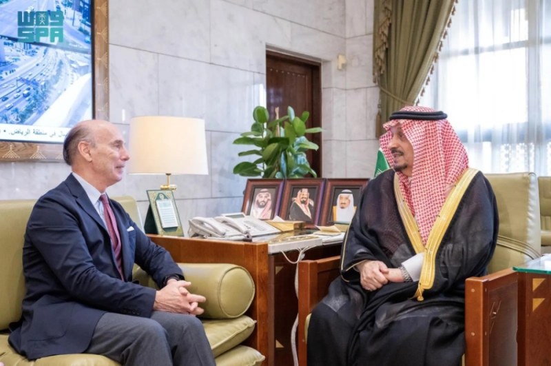 استقبال أمير الرياض للسفير
